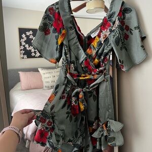 Floral Romper, Size Small!